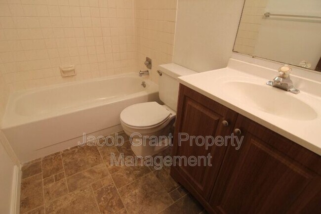 Building Photo - 2282 Stace St