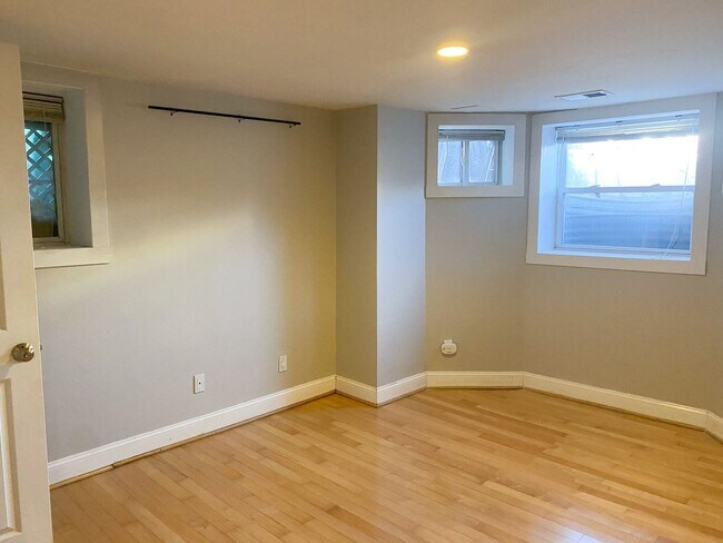 Foto del edificio - 721 E St NE