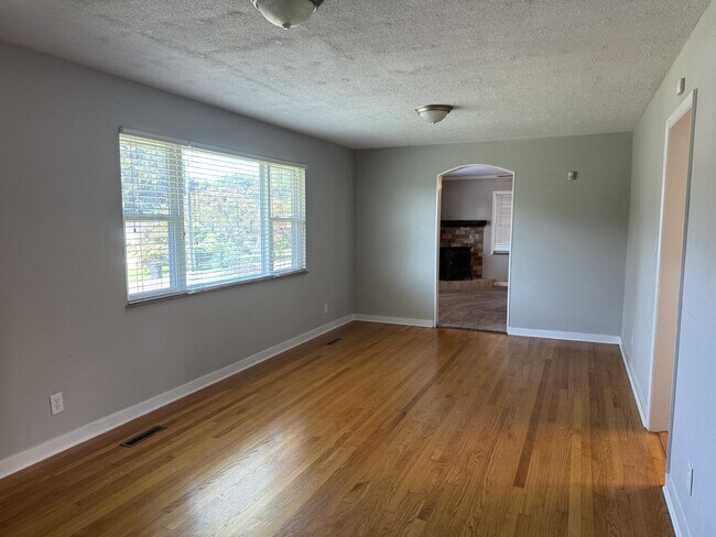 Foto del edificio - 5312 Rowan Rd