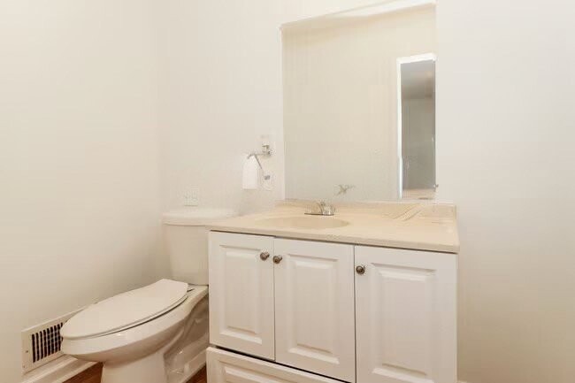 Building Photo - 1406 High Meadow Dr