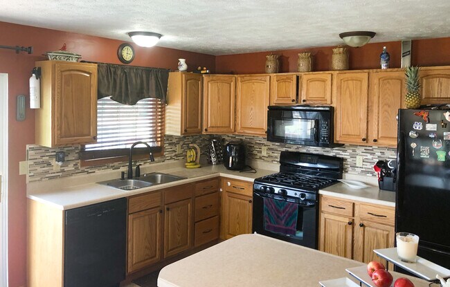 Building Photo - 4023 N Paden Dr