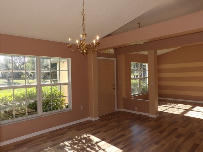 Foto del edificio - Spacious 4 Bedroom 2236 Sq Ft Call Carole Arcaro 386-216-4900 Deltona L Realty