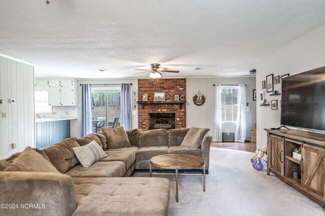 Foto del edificio - 309 Pinecrest Court Rd