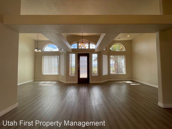 Foto del edificio - 4 br, 2 bath House - 455 E 200 S