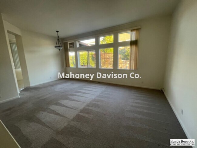 Foto del edificio - 3 bdrm/2 bath, 1870 sqft, blt. in 1998, be...