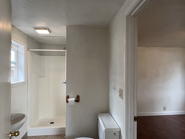 Building Photo - 1757 Glendale Dr