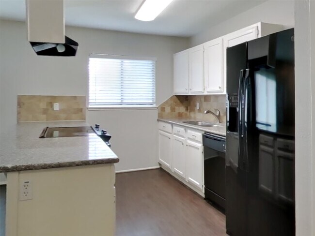 Building Photo - 2655 Lark