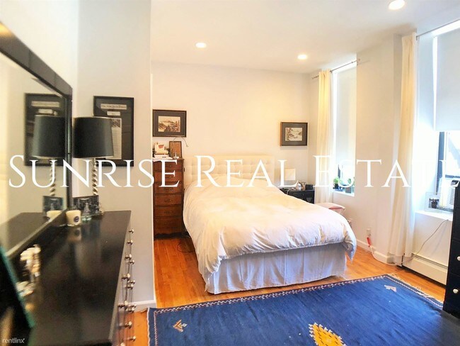 Building Photo - 2 br, 1 bath  - 739 Union St 4