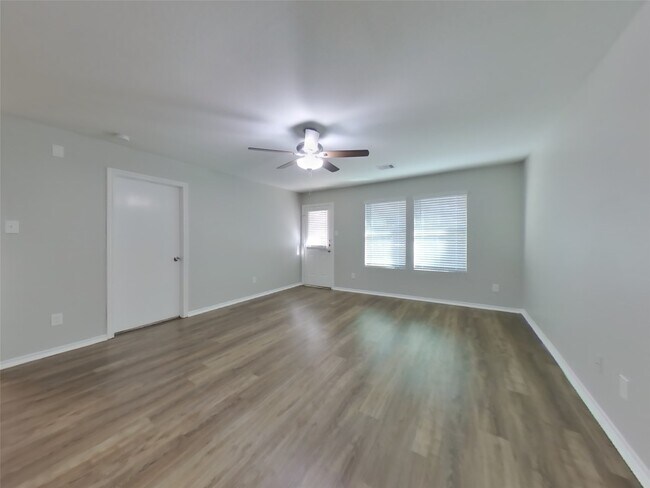 Foto del edificio - 814 Lightningbug Ln