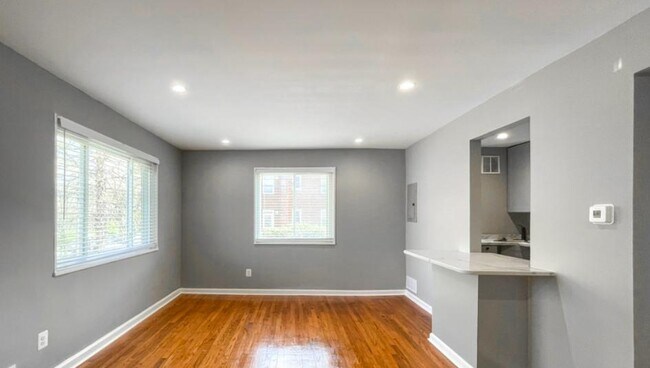Foto del edificio - 873 Bellevue St SE