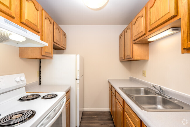 2BR, 1BA - 771SF - Kitchen - North Niles Villas