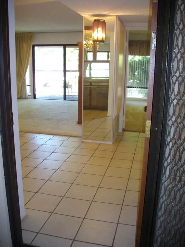 Building Photo - 12555 Oaks North Dr