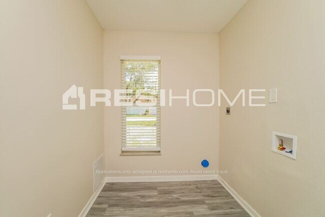 Building Photo - 2417 Covington Ave