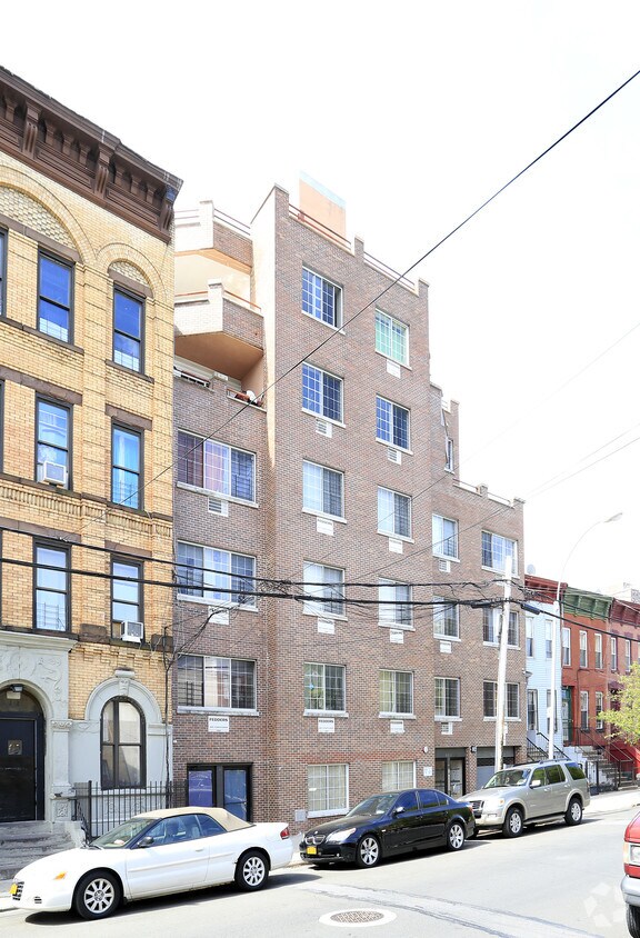 Building Photo - 450 E 144th St