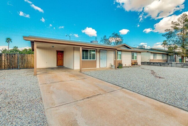 Building Photo - Charming 3-Bed, 2-Bath Home with Spacious ...