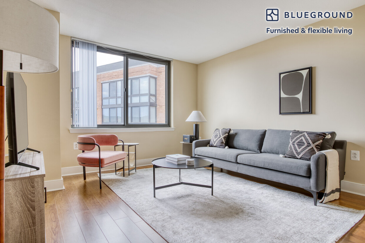 Primary Photo - 425 L St NW
