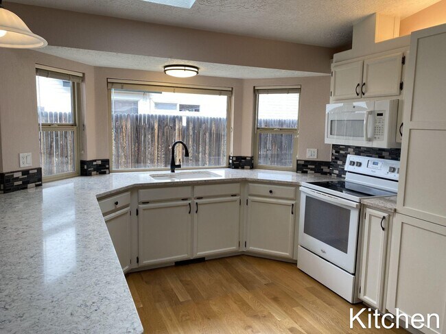 Foto del edificio - 9835 W Alliance Dr