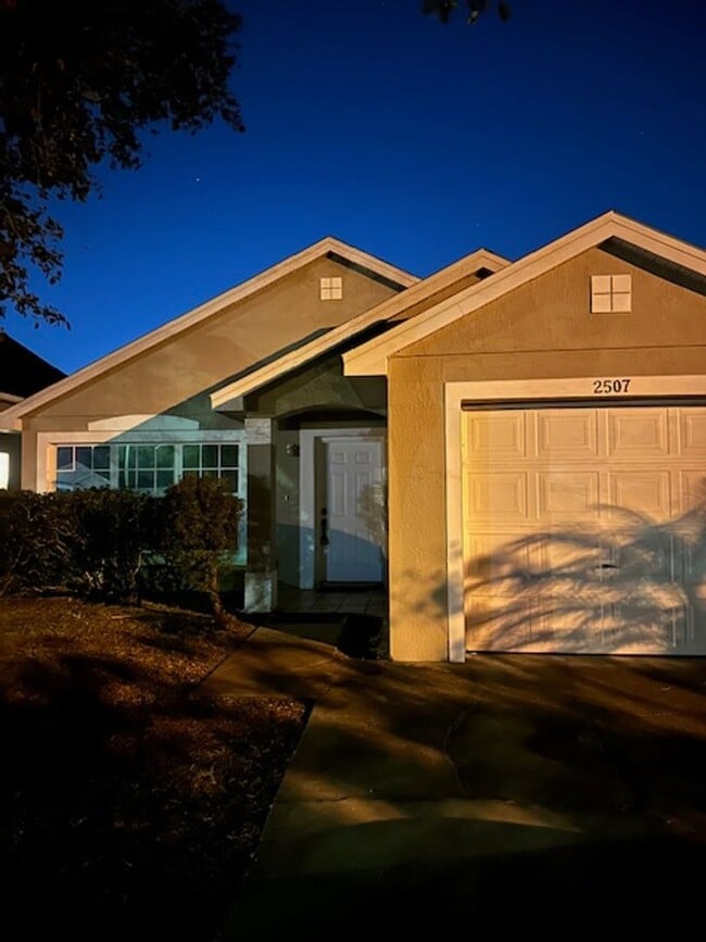 Building Photo - 2507 Woods Edge Cir