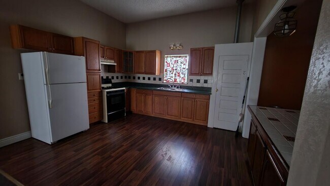 Building Photo - Cozy 2 bedroom available!