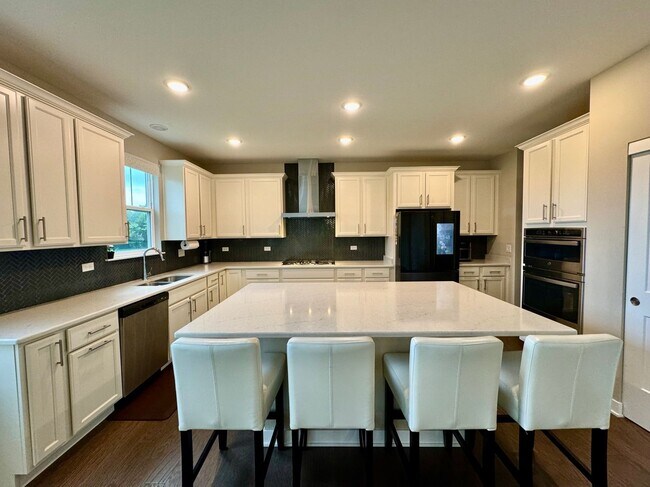 Foto del edificio - Newly Built 5-bedroom featuring luxe finishes and a spa-inspired master suite.