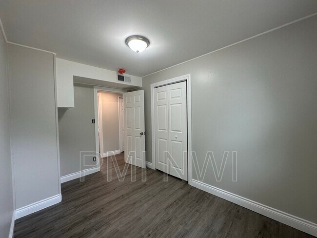 Foto del edificio - 7305 White Oak Ave