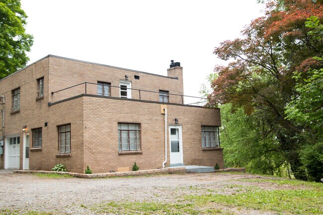 Foto del edificio - 1223 Greenbrier Rd
