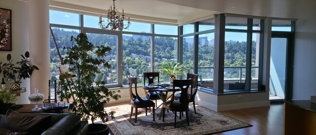 dining area - 3601 S River Pky