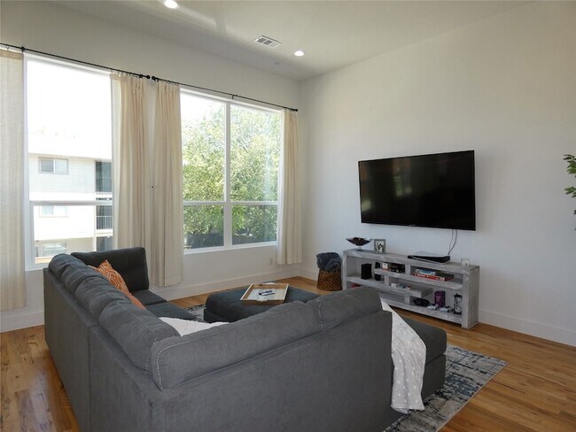 Foto del edificio - 2317 Moser Ave