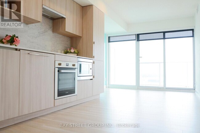 Photo du bâtiment - 17 Bathurst St