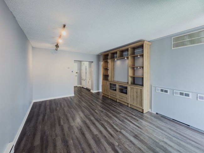 Foto del edificio - 1BR/1BA Condo with a Private balcony, Upda...