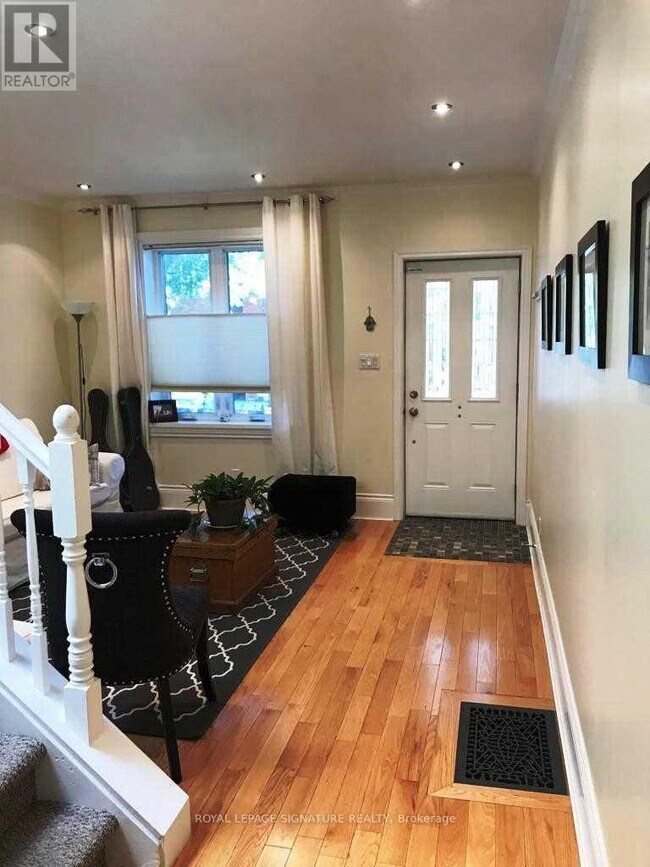 Photo du bâtiment - 348 Logan Ave