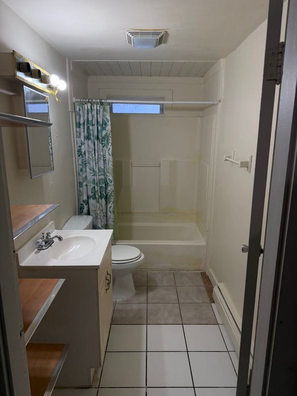 Building Photo - 19 Bunkerhill St