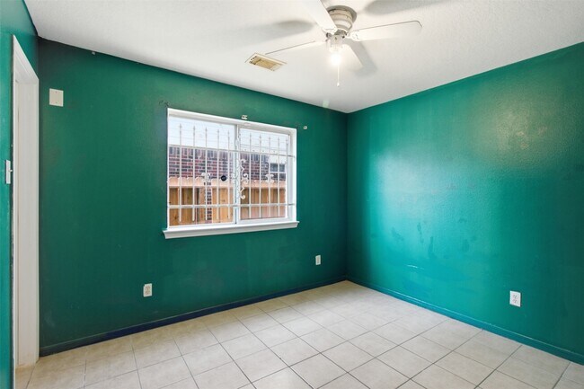 Foto del edificio - 15738 Boonridge Rd