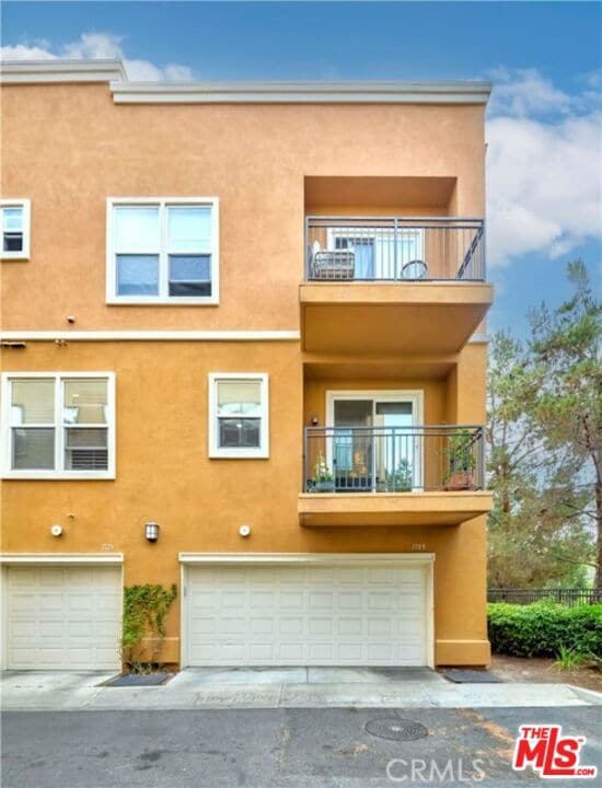 Building Photo - 1108 Jewett Dr