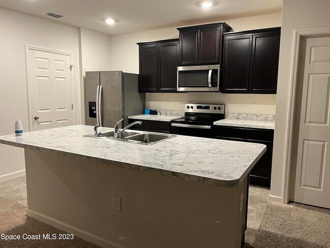 Foto del edificio - 388 Guinevere Dr SW