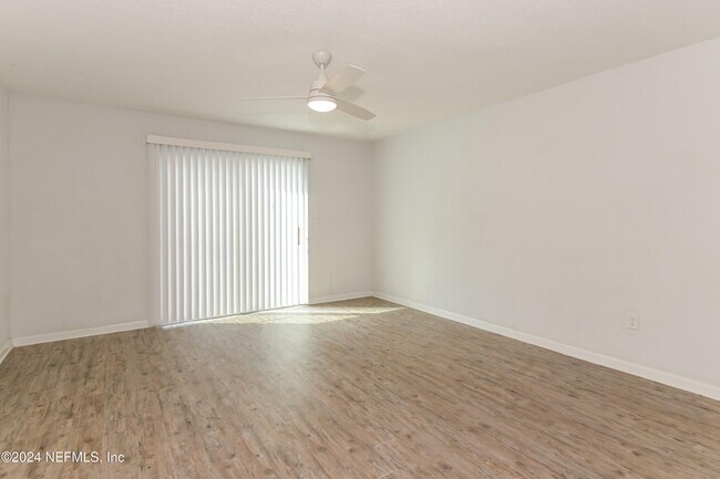 Building Photo - 528 Eiseman Wy