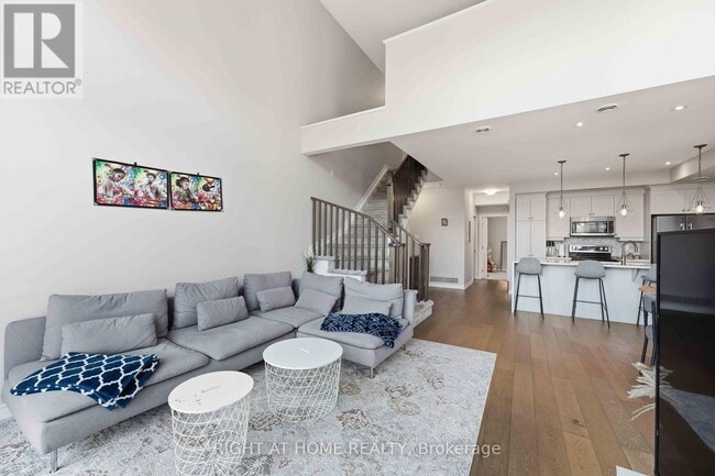 Building Photo - 264 Pembina Private