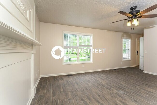 Foto del edificio - 3 Bedroom Pet-Friendly Home in WINSTON SAL...