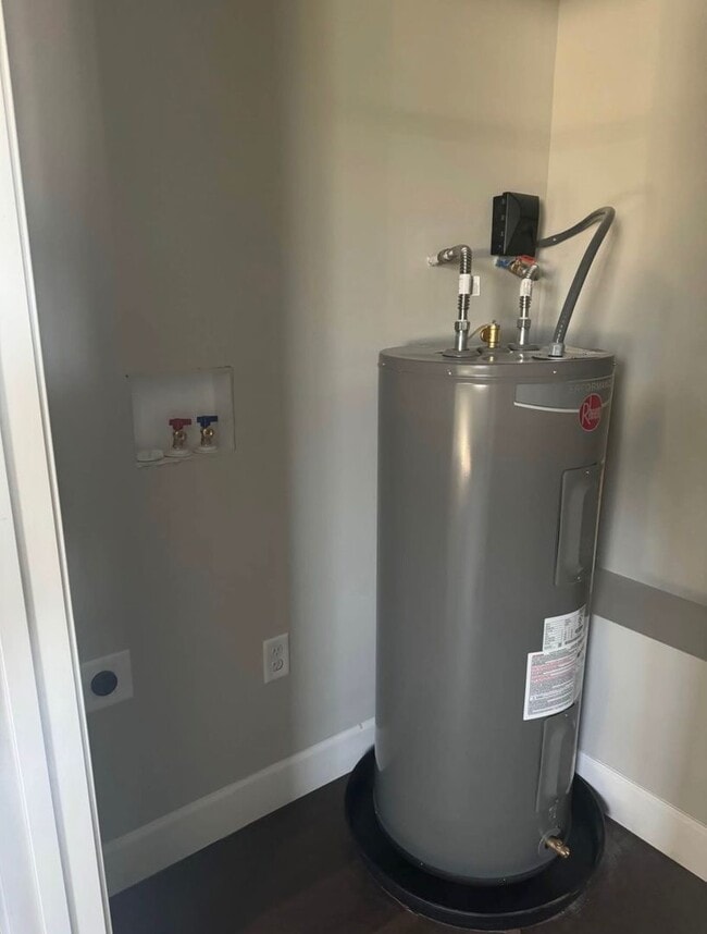 Building Photo - 1510 Aurora Ave SE