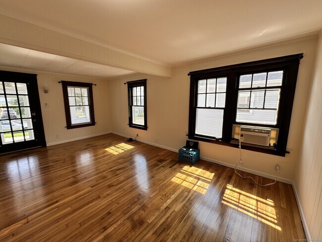 Foto del edificio - 128 Grove Pl