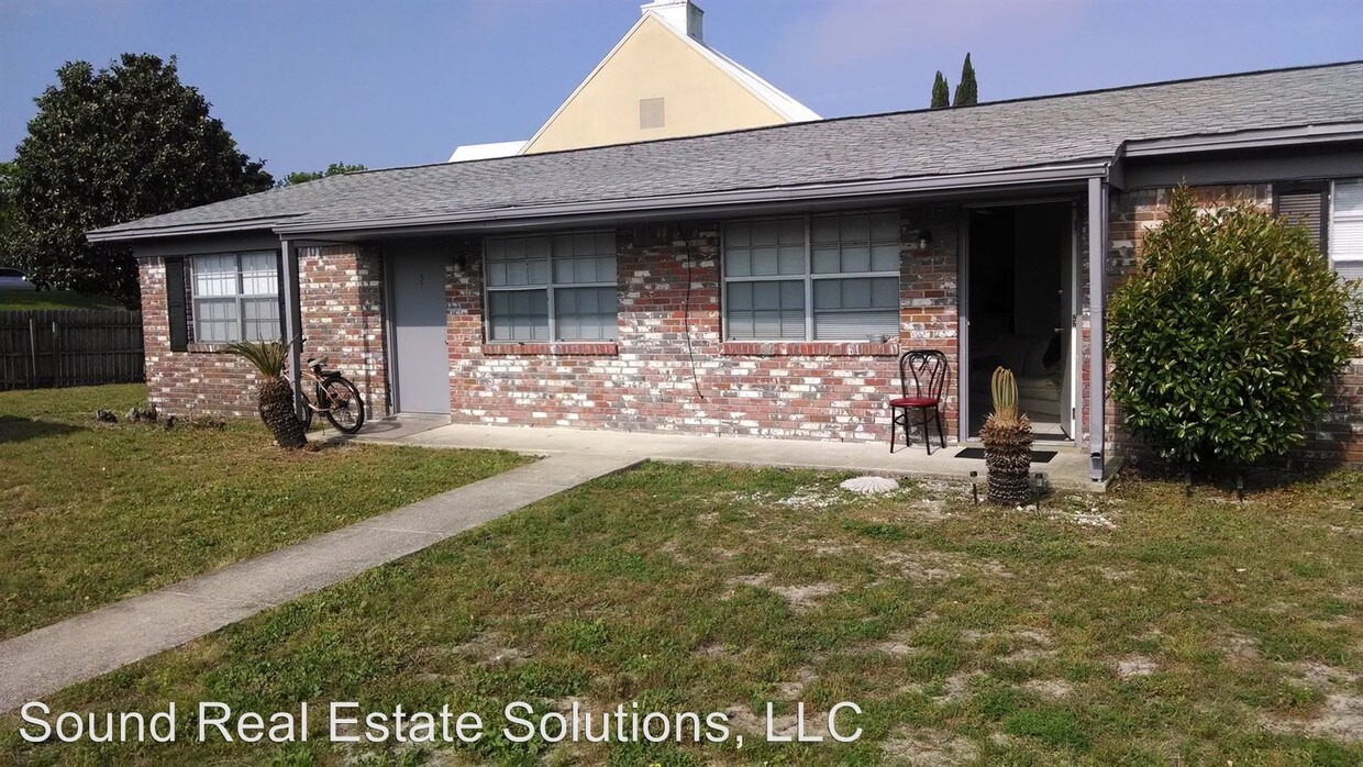 Primary Photo - 2 br, 1 bath House - 203 Beach Drive, Unit 4