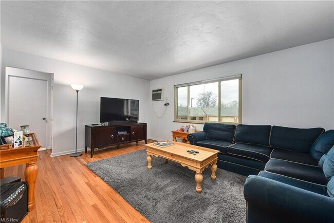 Foto del edificio - 6397 Kingsdale Blvd