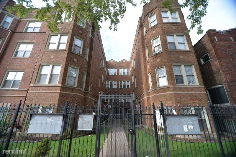 Primary Photo - 7152 S Cornell Ave