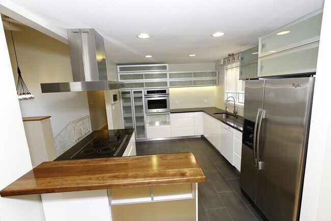 Foto del edificio - 229 Old Farm Rd