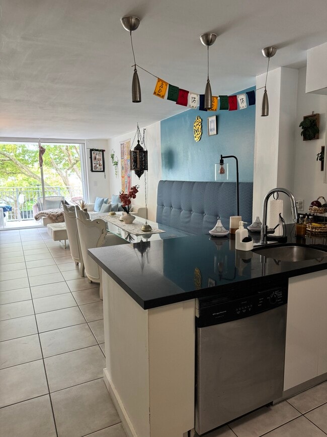 Building Photo - 750 NE 64th St