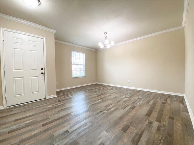Building Photo - 8119 Yaupon View Dr