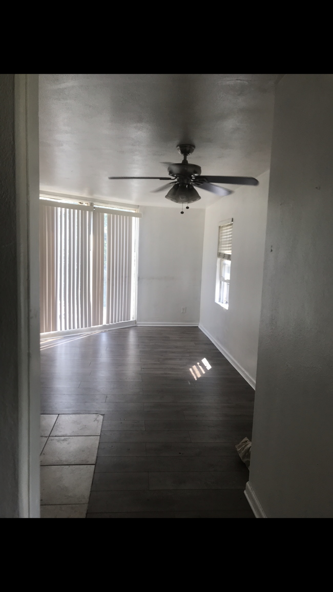 Beautiful views and deluxe location near the river. - 210 E Algonquin Rd