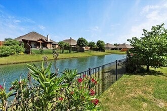 Building Photo - 1001 English Ivy Dr