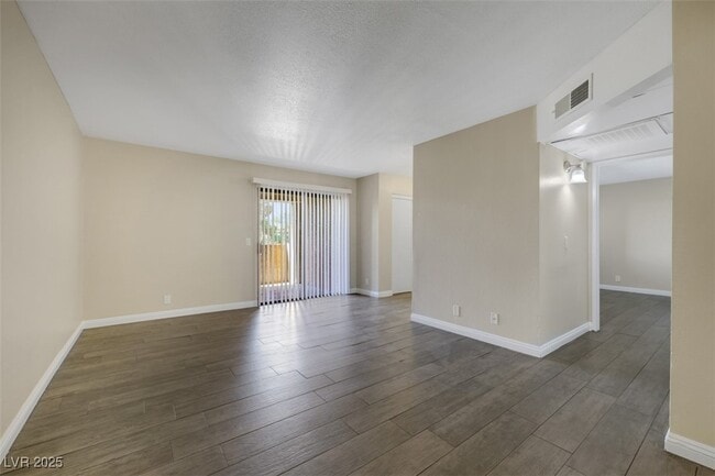 Building Photo - 3151 N Soaring Gulls Dr