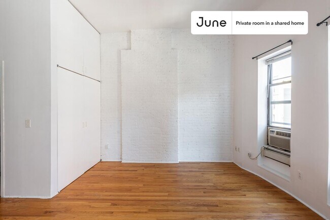 Building Photo - Private bedroom in 3 bed/2 bath Home